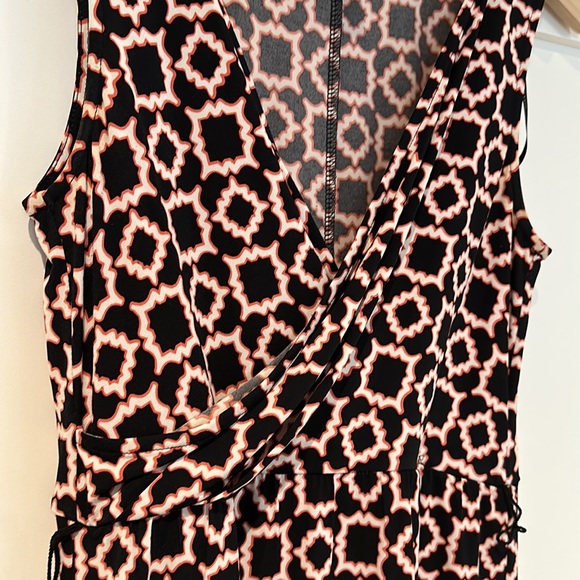 Faux-wrap dress with geometric pattern - Picture 2 of 5